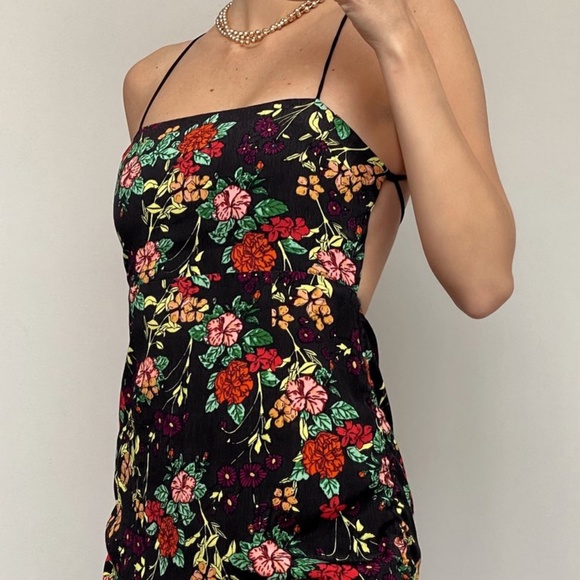 FLORAL PRINT MINI DRESS open back & cinched sides - Picture 1 of 4